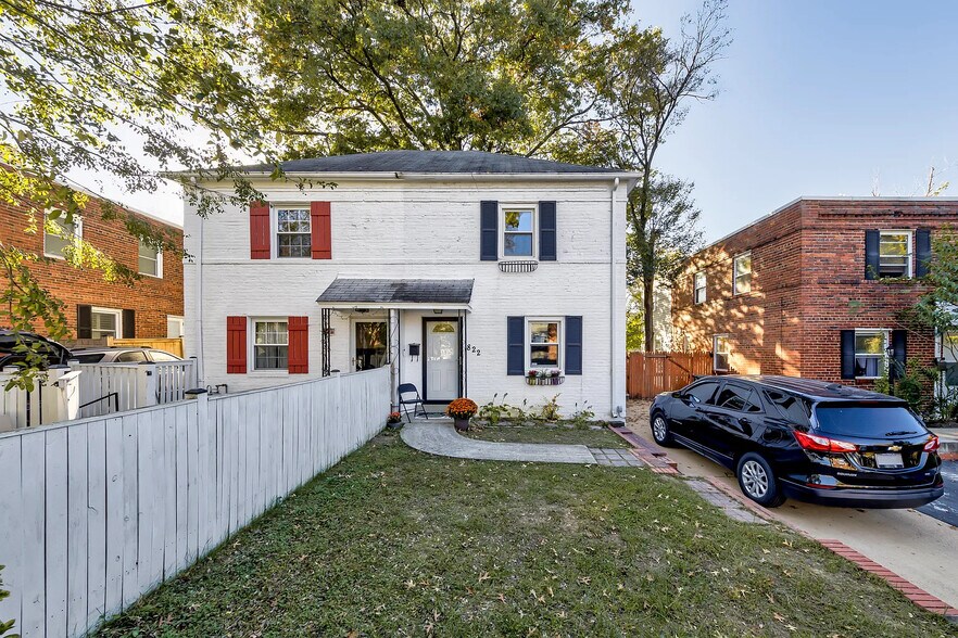 Primary Photo - 822 S Ivy St