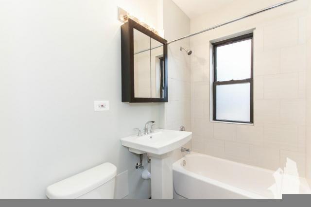 Building Photo - 2 bedroom in Chicago IL 60657