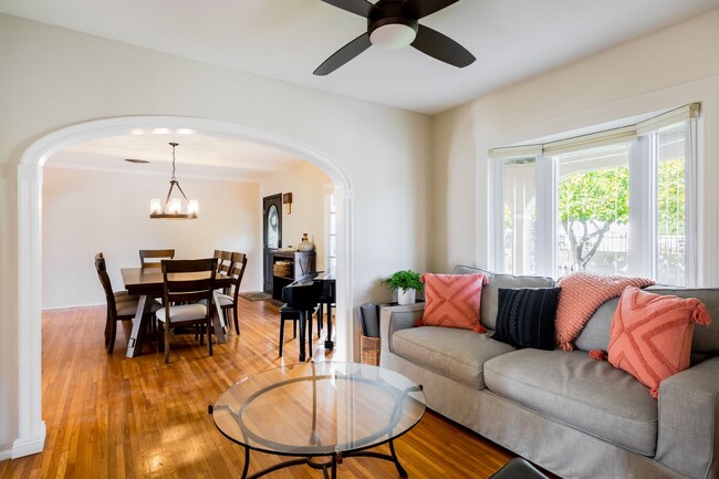 Building Photo - Movie Colony Oasis - Peaceful, Walk to Downtown (Monthly Only - No Long Term)