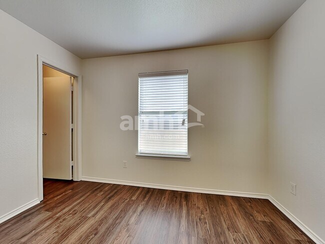 Building Photo - 3806 Evinrude Dr