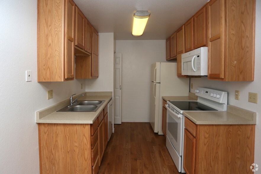 Interior Photo - Berryhill