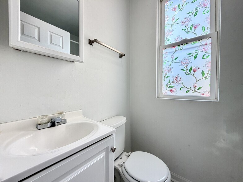 Building Photo - 4251 W Haddon Ave
