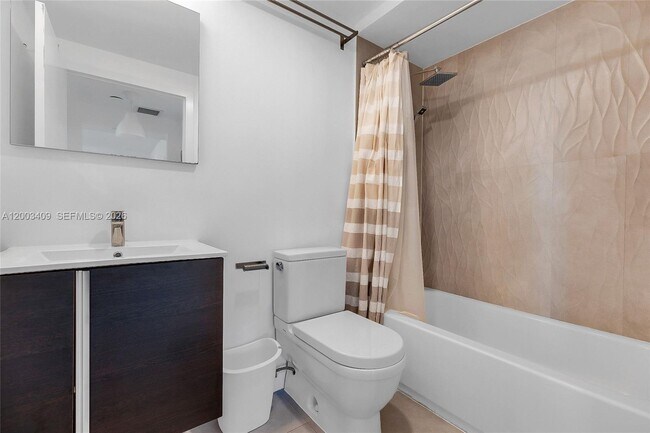 Building Photo - 557 Michigan Ave