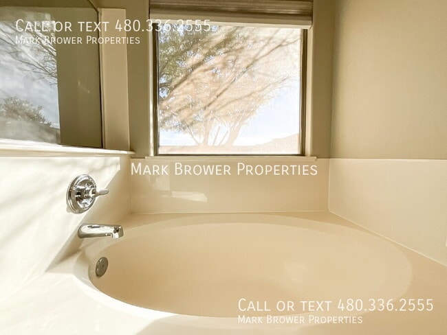 Building Photo - 1255 E Elm Rd