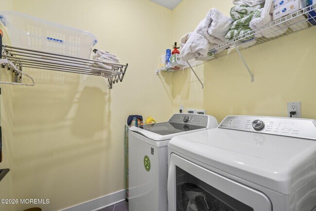 Building Photo - 300 Asbury Ave