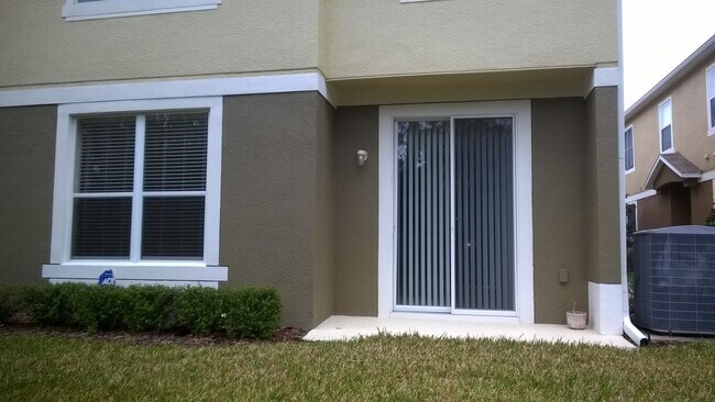 Building Photo - 3 bedroom 21/2 bath Townhome in Winter Garden