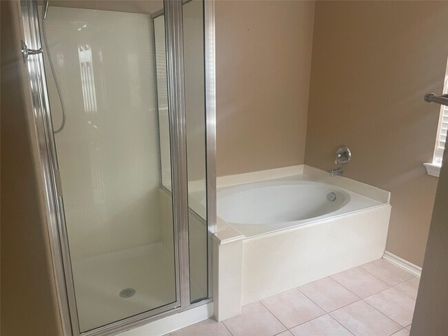 Building Photo - 5815 Vinemont Ln