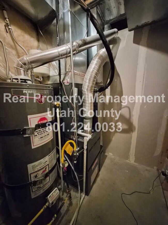 Building Photo - Townhome in Eagle Mountain