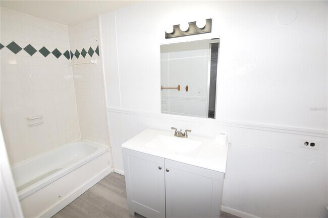 Building Photo - 820 Gee Creek Ct