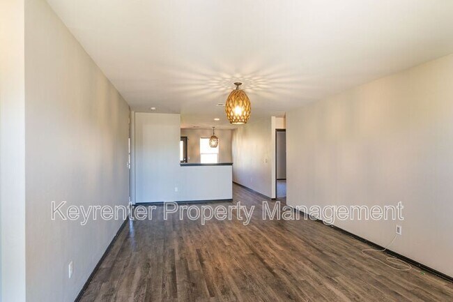 Building Photo - 1425 Sandstone Dr