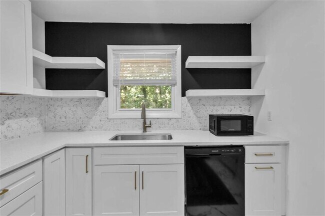Building Photo - 610 Oriole Dr SE