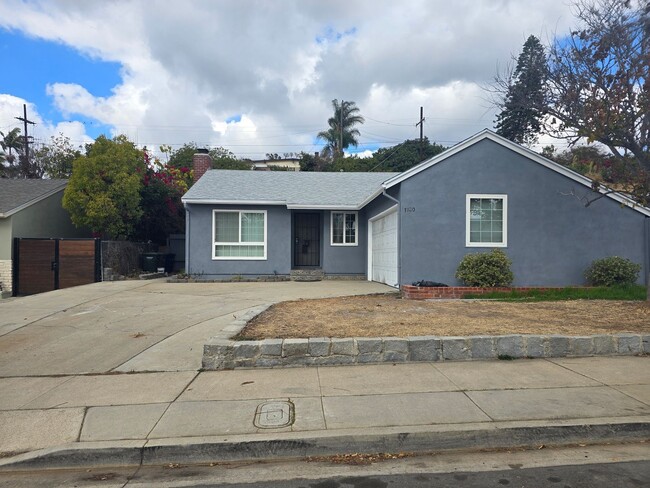 Primary Photo - Large 3 Bed 2 Bath House