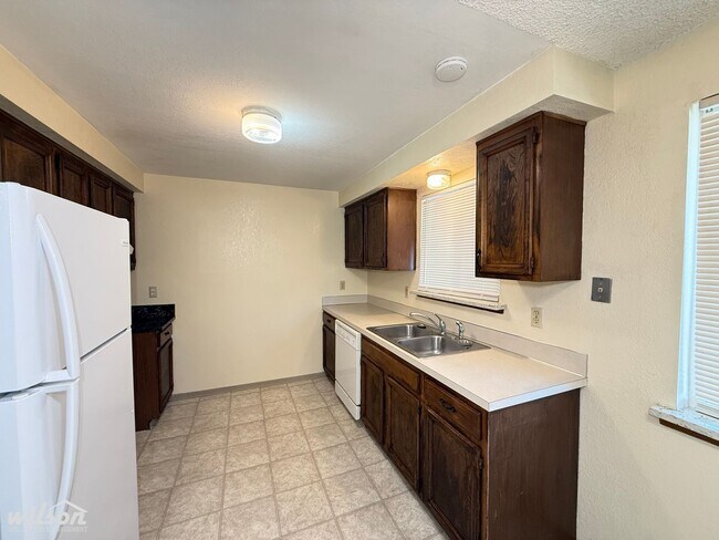 Building Photo - 1211 Ledwich Ave