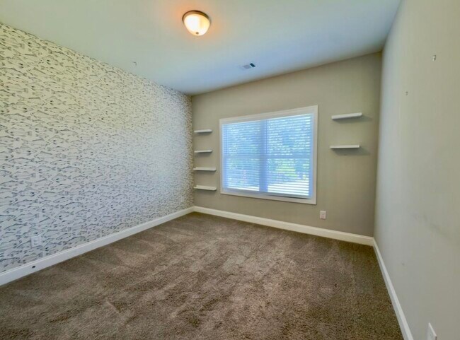 Building Photo - 121 Alexander Lakes Dr