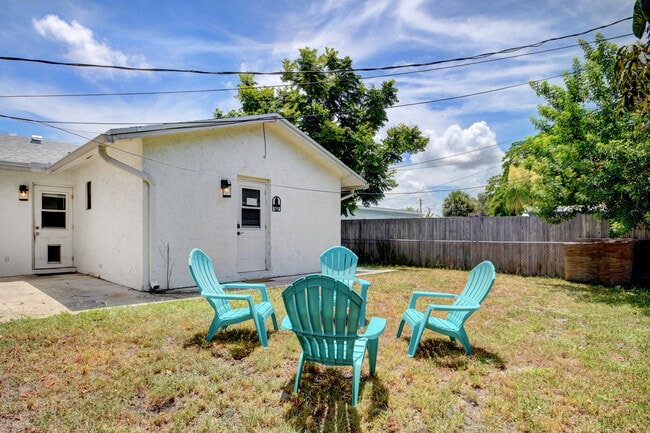 Building Photo - 103 SW 10th Ave