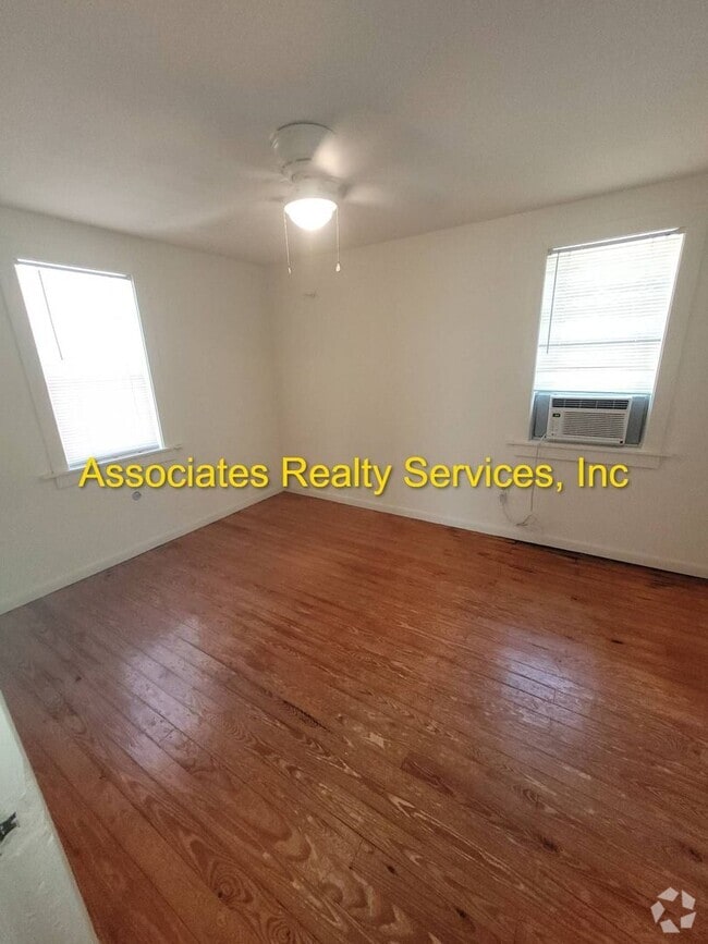 Building Photo - Bevis- Gainesville Heights - 995