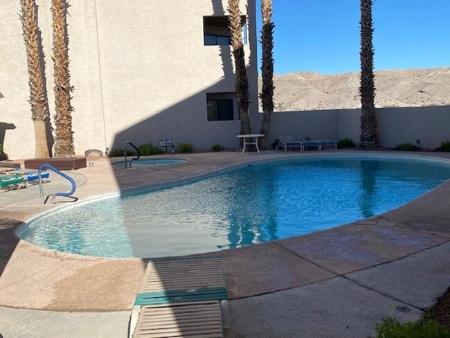 Building Photo - Waterfront 2BR 2B Condo Lower Level, gated with tennis,pool,spa,PRIVATE BEACH/DOCK