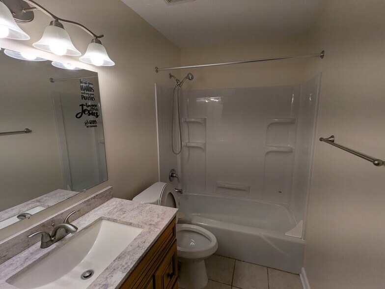 Building Photo - 2207 Spring Park Rd