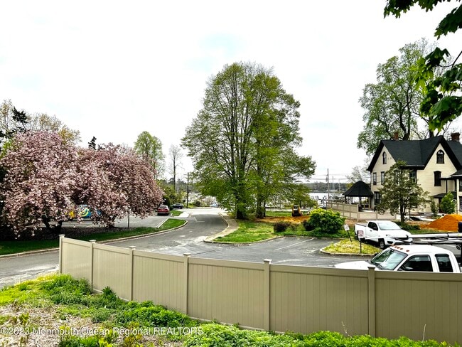 Building Photo - 215 Washington St