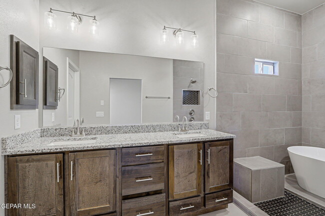 Building Photo - 909 Ada Ln