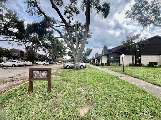 Building Photo - 2611 Grants Lake Blvd