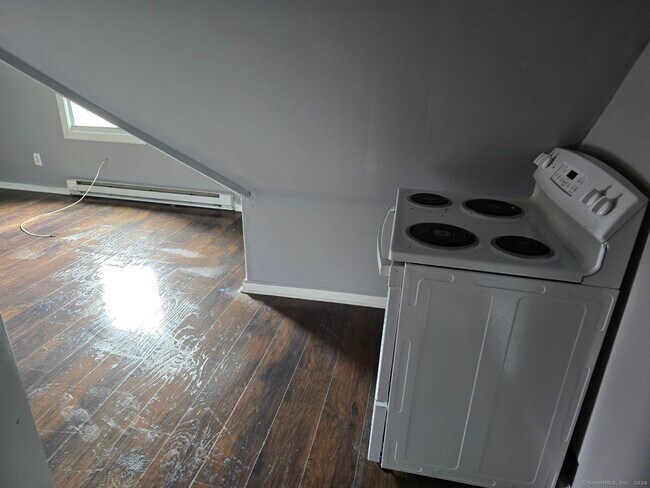 Building Photo - 27 Platt St