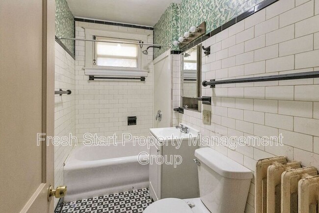 Building Photo - 1652 Peck St