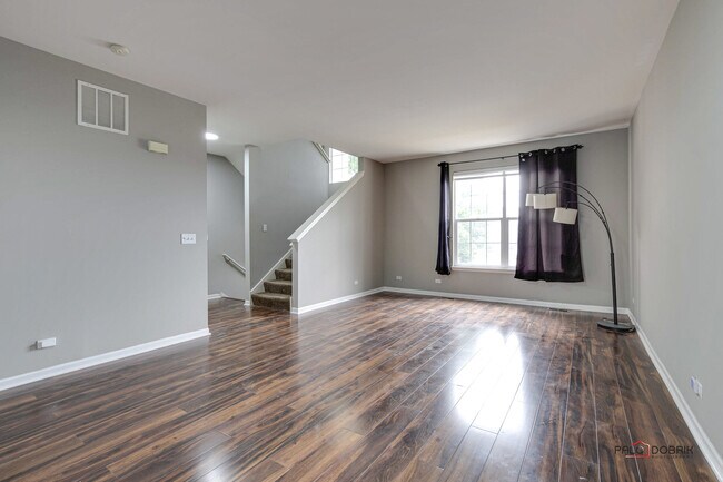 Building Photo - 921 Summit Creek Dr