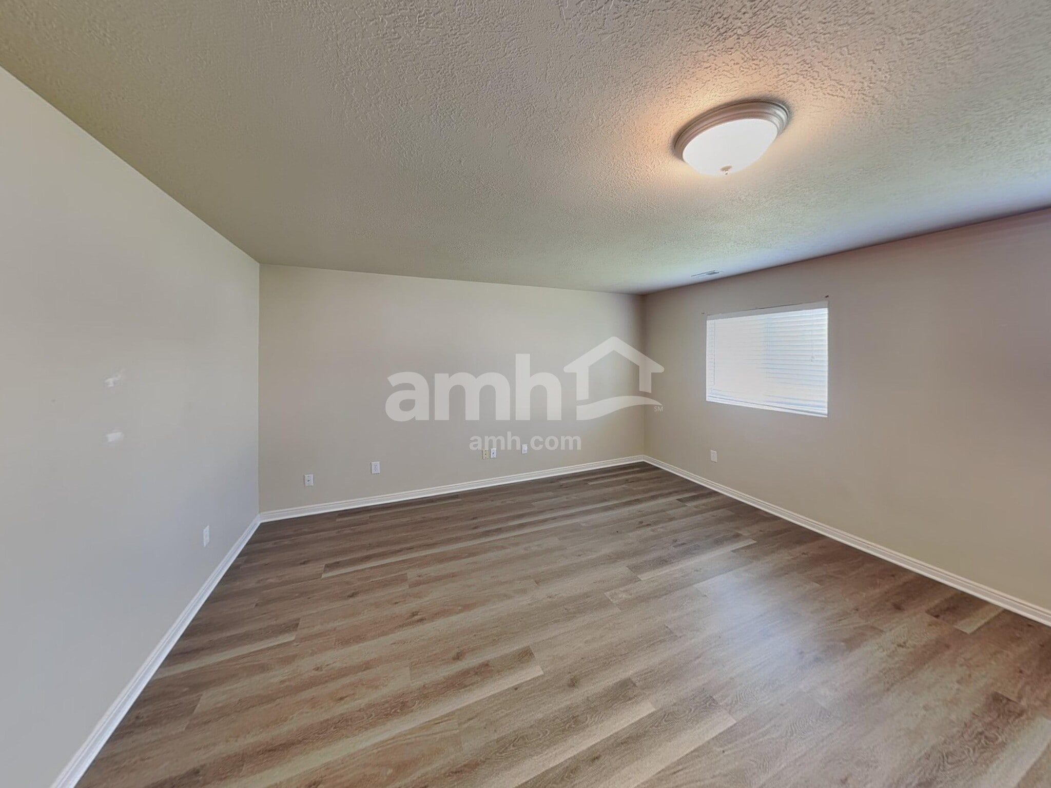 Building Photo - 1169 N Orchard Ave