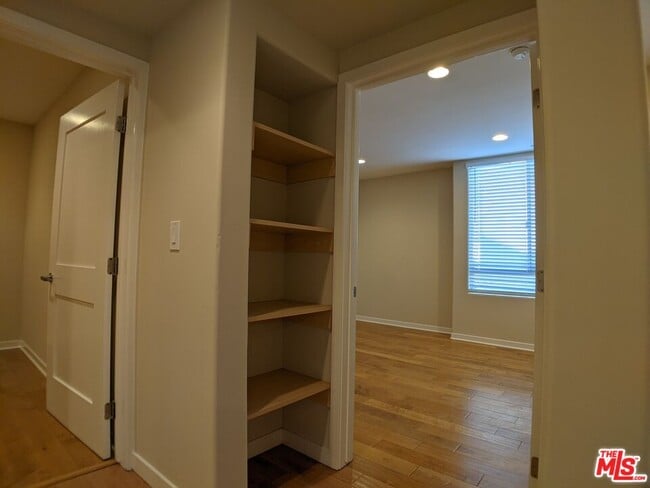 Building Photo - 5143 White Oak Ave