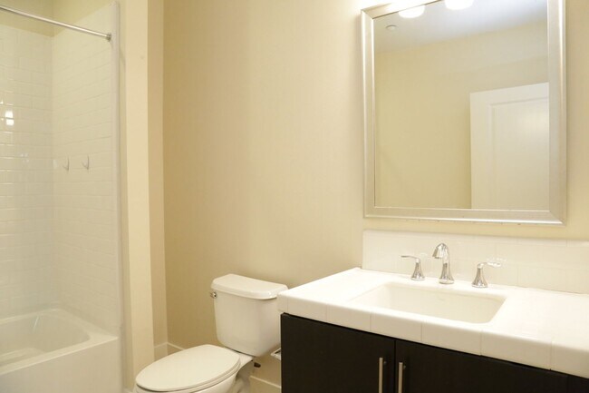 Building Photo - Luxury Condo Living in Central Park West –...