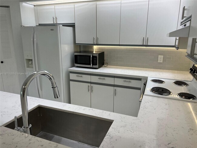 Building Photo - 1200 SW 125th Ave