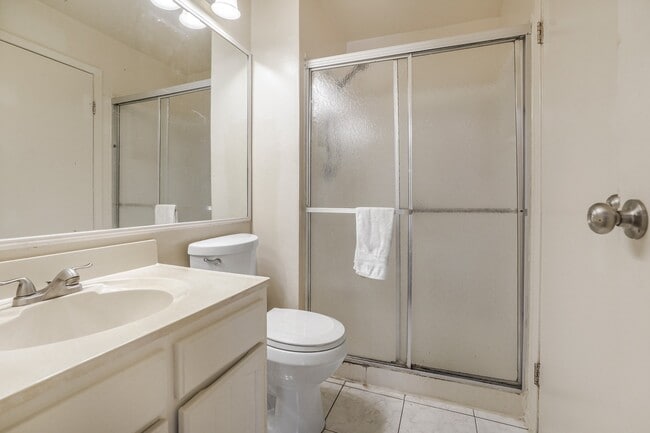 Building Photo - 2019 Lake Creek Dr