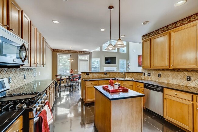 Building Photo - Turnkey Furnished 5BR Home – Ideal for Corporate Relocation & Temporary Housing