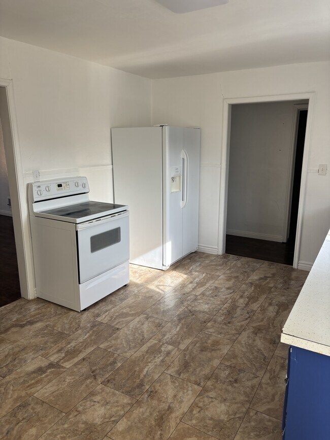 Building Photo - 394 Warren Ave