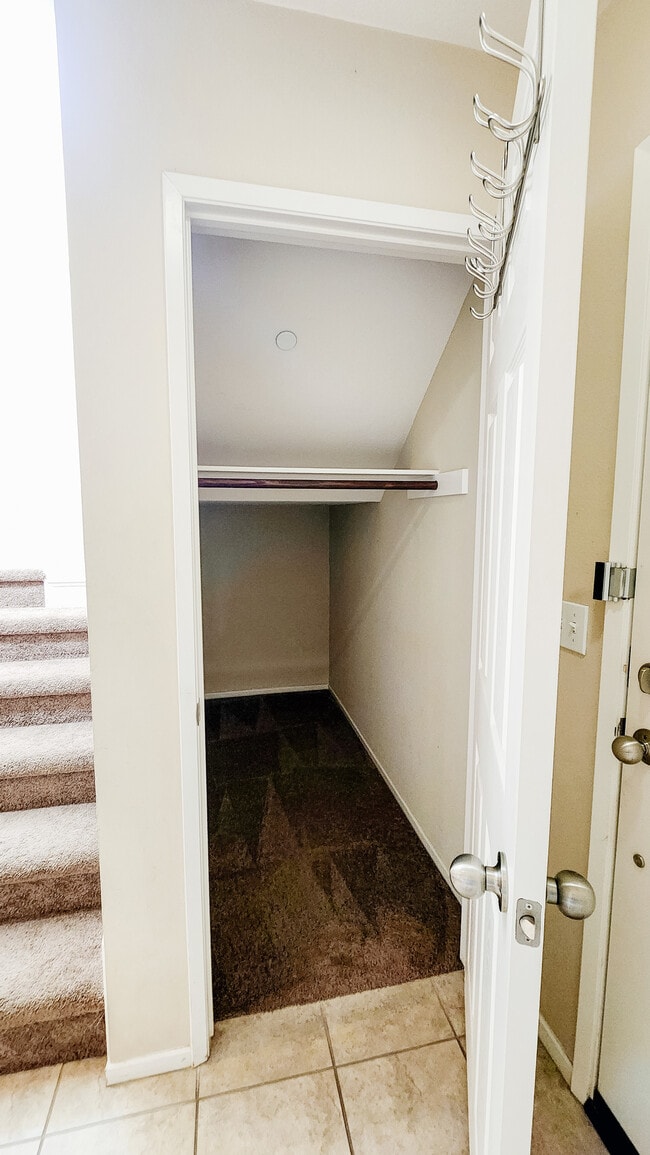 Building Photo - 34213 Parkside Dr