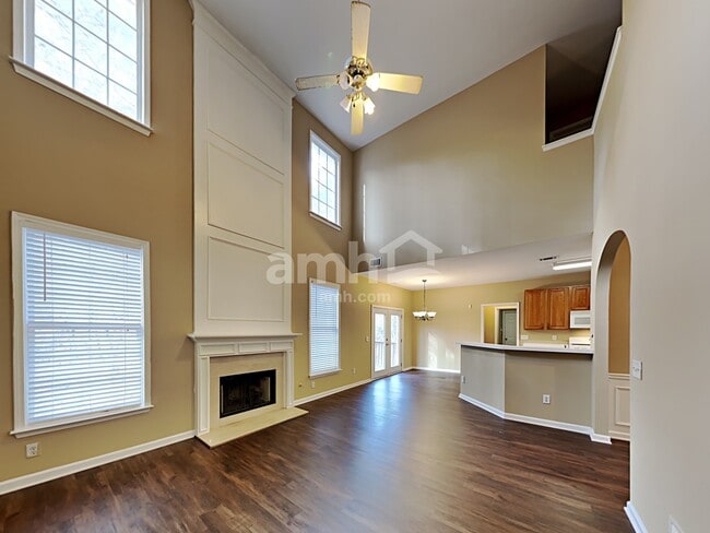 Building Photo - 1029 Chatsworth Ln