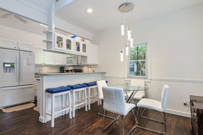 Building Photo - 817 Terry Ln