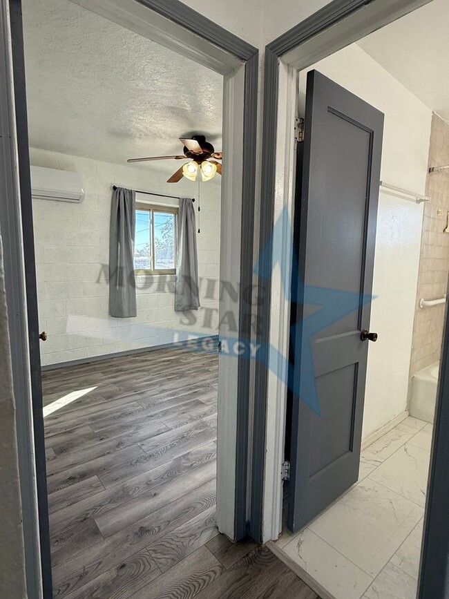 Building Photo - MOVE IN SPECIAL - Sweet 2 Bedroom Home!