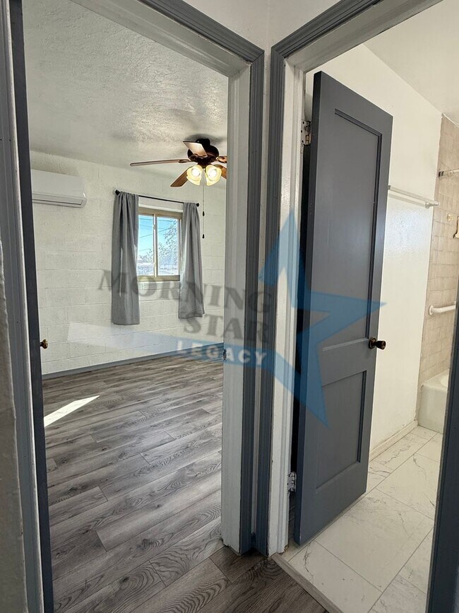 Building Photo - Sweet 2 Bedroom Home - Available Now!