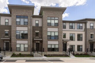 Building Photo - Gorgeous 3 Bedroom 2 Full/2 Half Bath Townhome in the Heart Of Carmel!