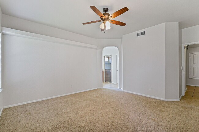 Building Photo - "Spacious 4-Bed Oasis with Granite Touches...