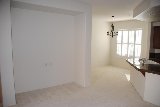 Building Photo - 672 Kellogg St