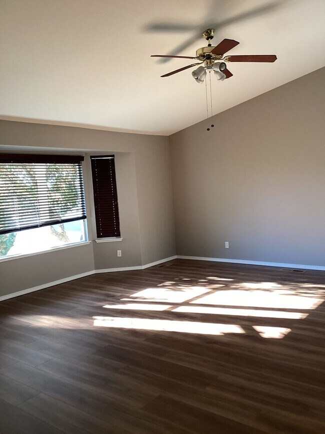 Building Photo - 3 bedroom/2 Bath in Spanish Springs