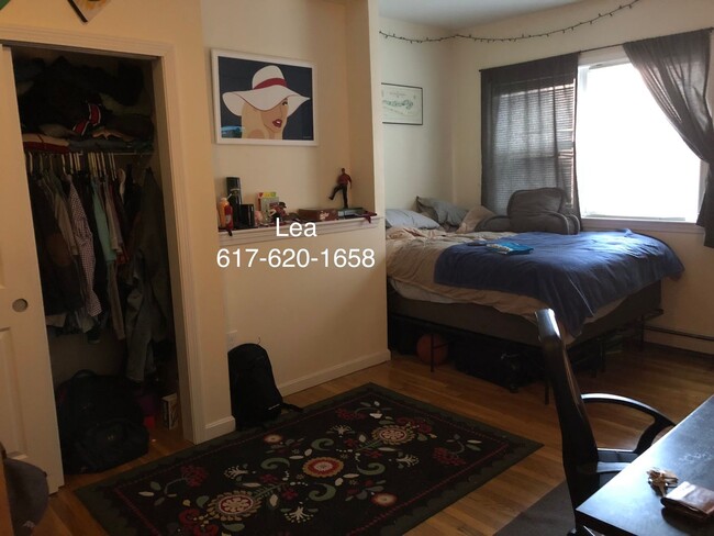 Building Photo - SEPT Incredible 5bed w/ 2 FULL bath! Right...