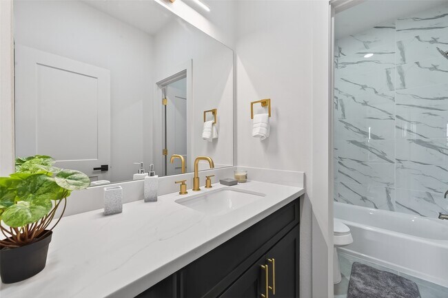 Building Photo - 975 Highland Lgt Ln