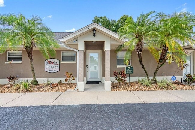 Primary Photo - 2703 W Tampa Bay Blvd