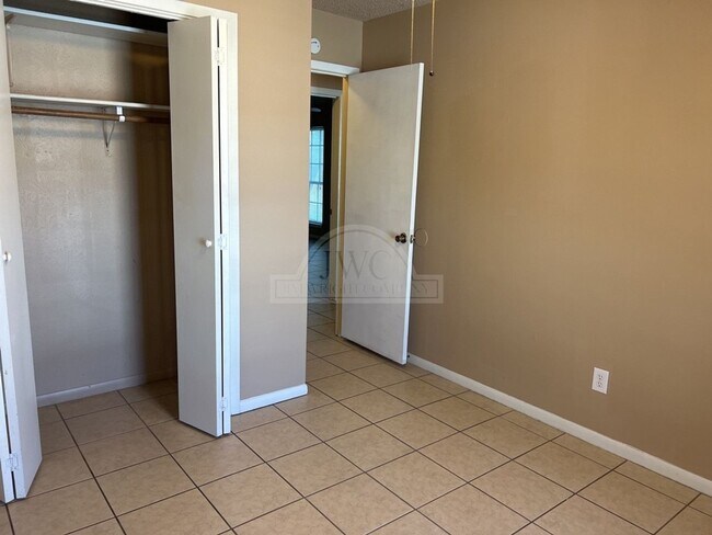 Building Photo - 2404 Carnation Dr