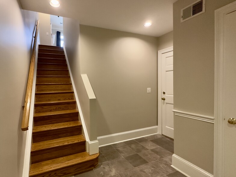 Entry Foyer - 2529 K St NW