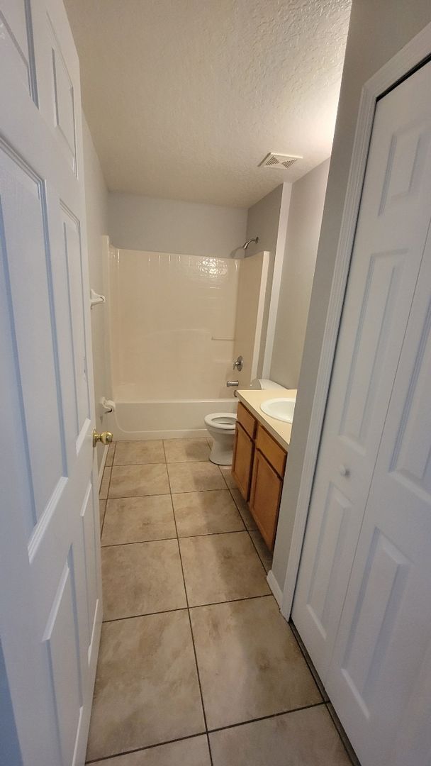 Building Photo - Beautiful 3 bedroom 2 bath home